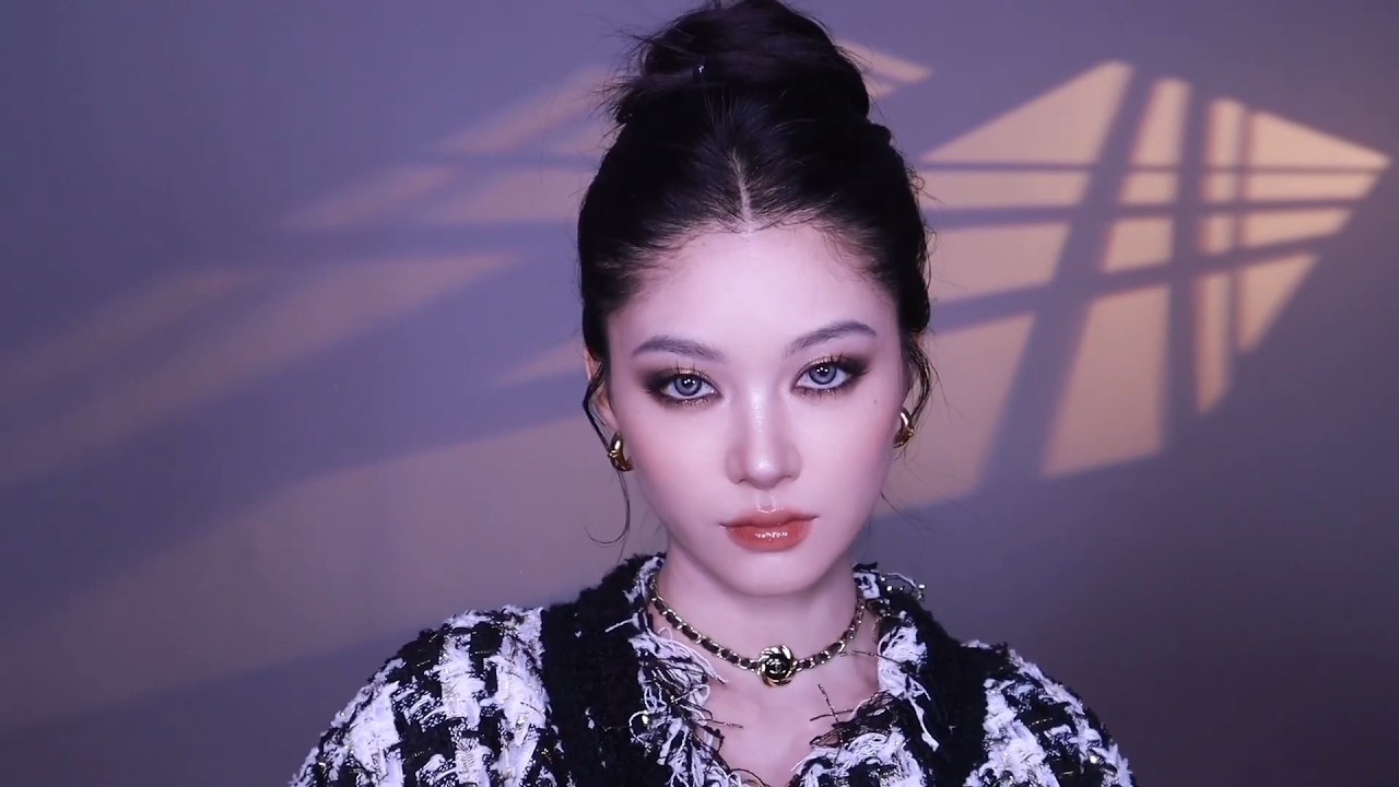 ENG) 辛芷蕾仿妆小香风烟熏妆发教程 Chinese style beauty Makeup Tutorial ｜April的草莓啊