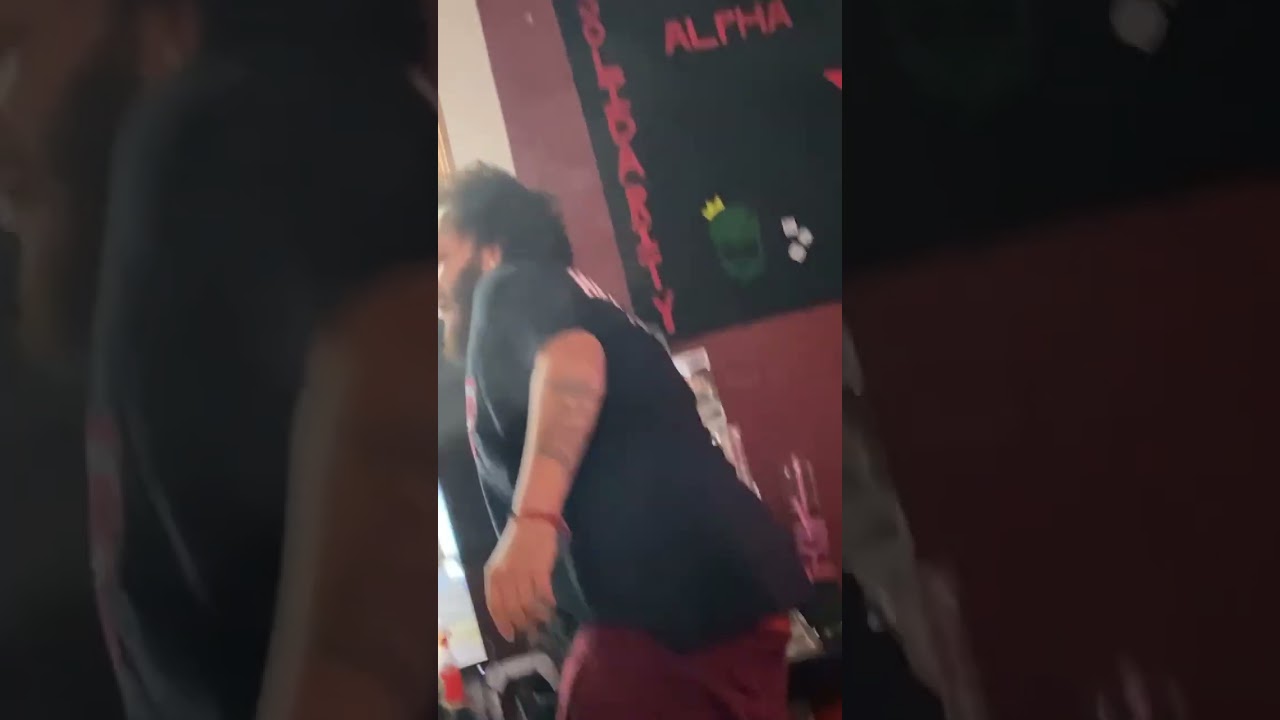 INSANEE!!! Guy takes Bong Rip, Dab, and Blinker from disposable all in one hit 🤯😱💯😎