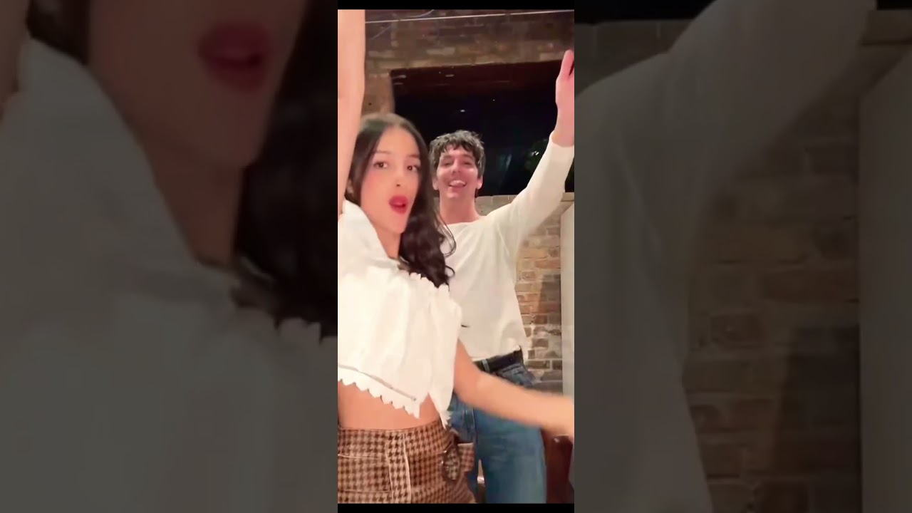 ‪@OliviaRodrigo‬