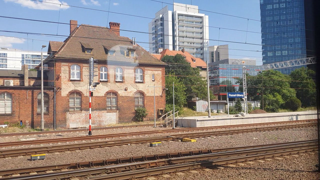 🇵🇱 Poznań 2022, Polska. Train Pociąg PKP IC 8310 GÓRSKI, Poznań przejazd  widok z okna. [4K]
