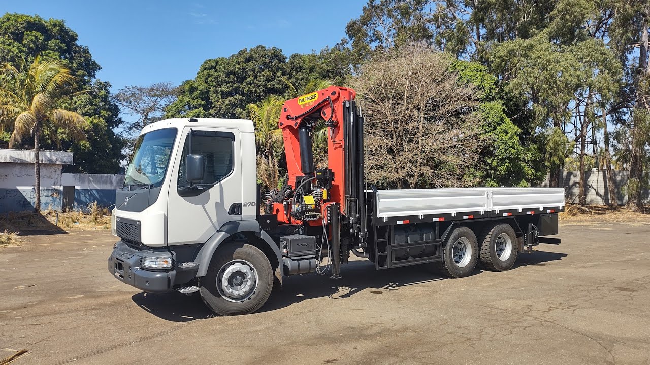 Caminhão Volvo VM270 com Guindastes Palfinger MD45007.