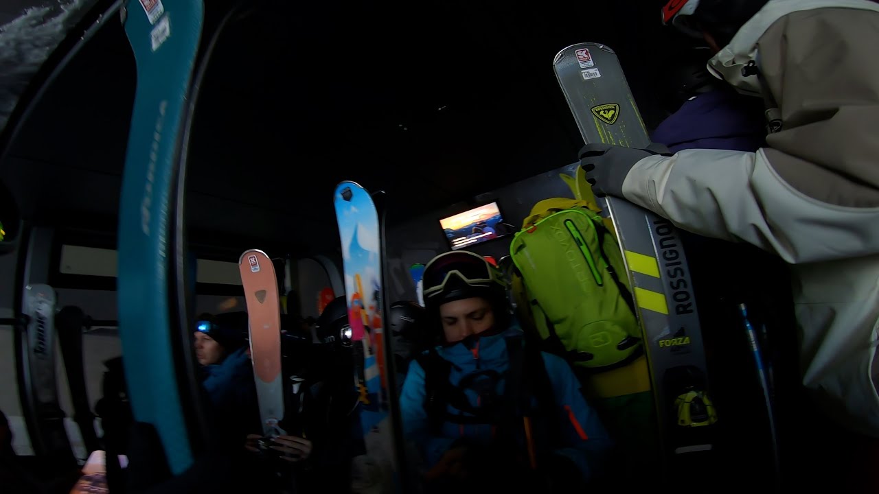 Le téléphérique de Jandri aux Deux Alpes. 滑雪下坡前往维拉尔‑勒屈拉兹（阿尔普迪埃兹）。