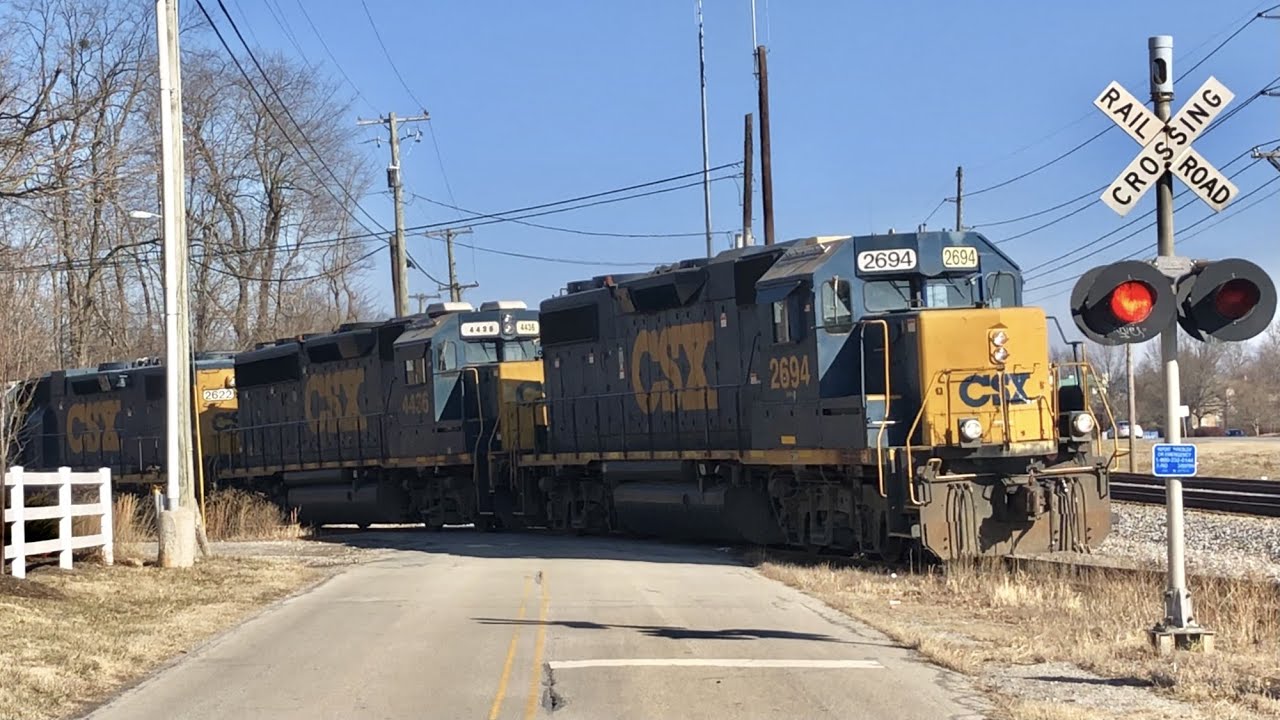 Freight Train Backs Over Diamond, Louisville Kentucky Train At Bannon Wye & LaGrange Street Running!