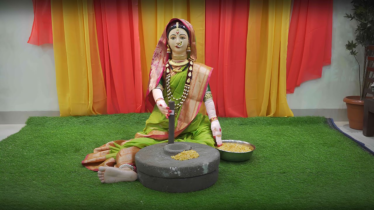 जात्यावर दळण दळत बसलेल्या गौरीला साडी नेसवण्याची सोपी पद्धत| #gauri #saree #gauriganpati #draping