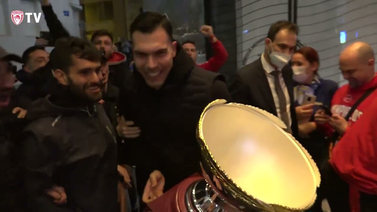 Υποδοχή και... ξέφρενο γλέντι στο ξενοδοχείο!