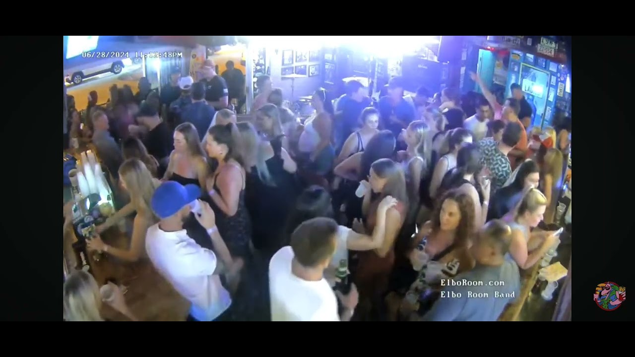 Women Kiss @Elbo Room