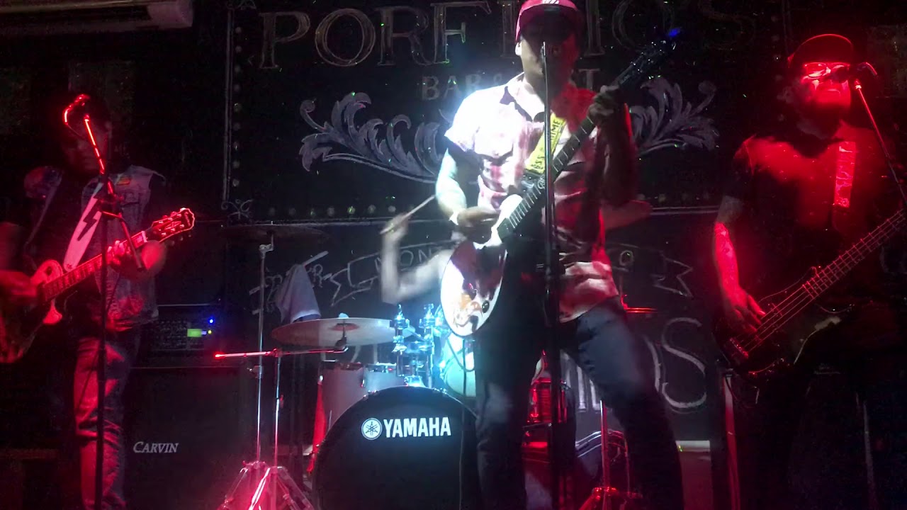 Puchika - Restos (En vivo, Porfirio's Bar)