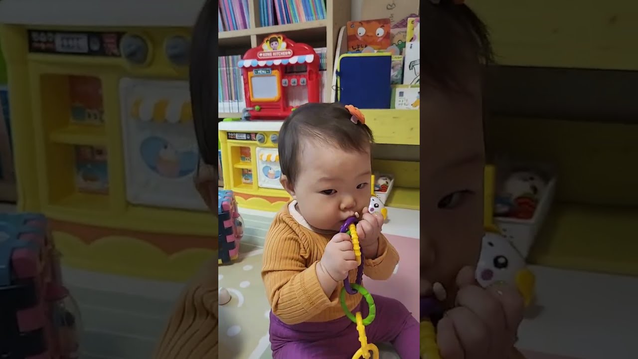 윤지 혼자 잠깐 집중놀이 #koreanbaby #koreanbabyvlog
