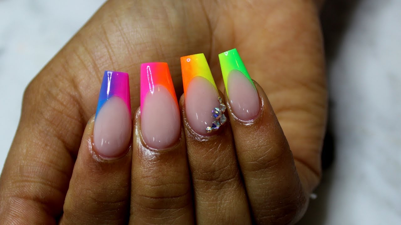 HOW TO: Rainbow Tip Nails