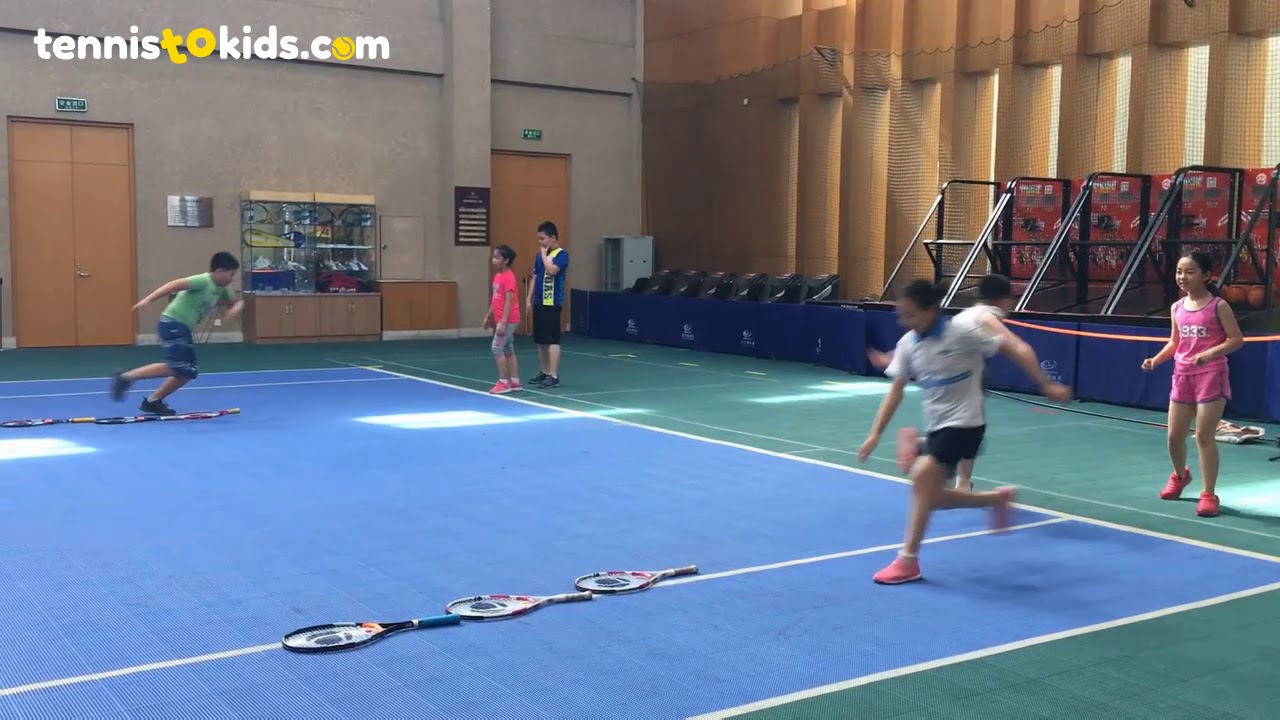 Warm up tennis game for kids - Racquet worm