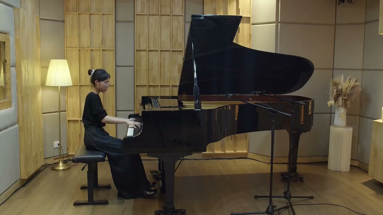 C. Debussy: Estampes, L. 100: III. Jardins sous la pluie