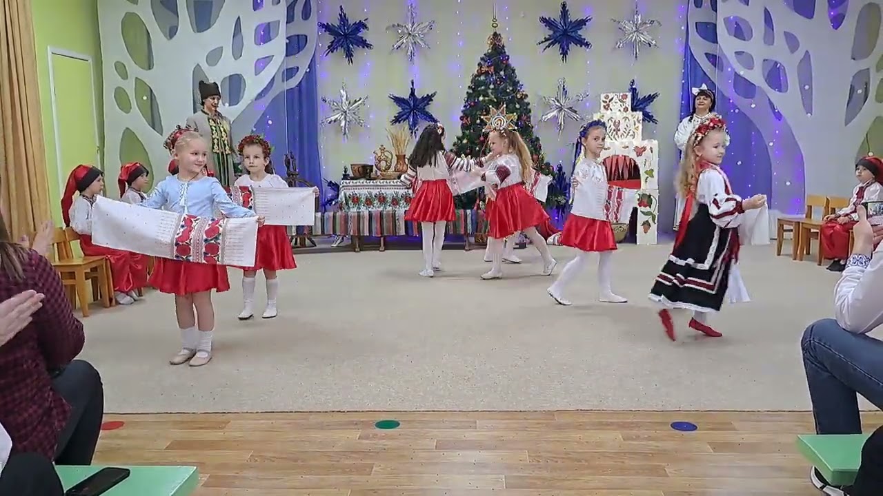 Танок дівчаток з рушниками 