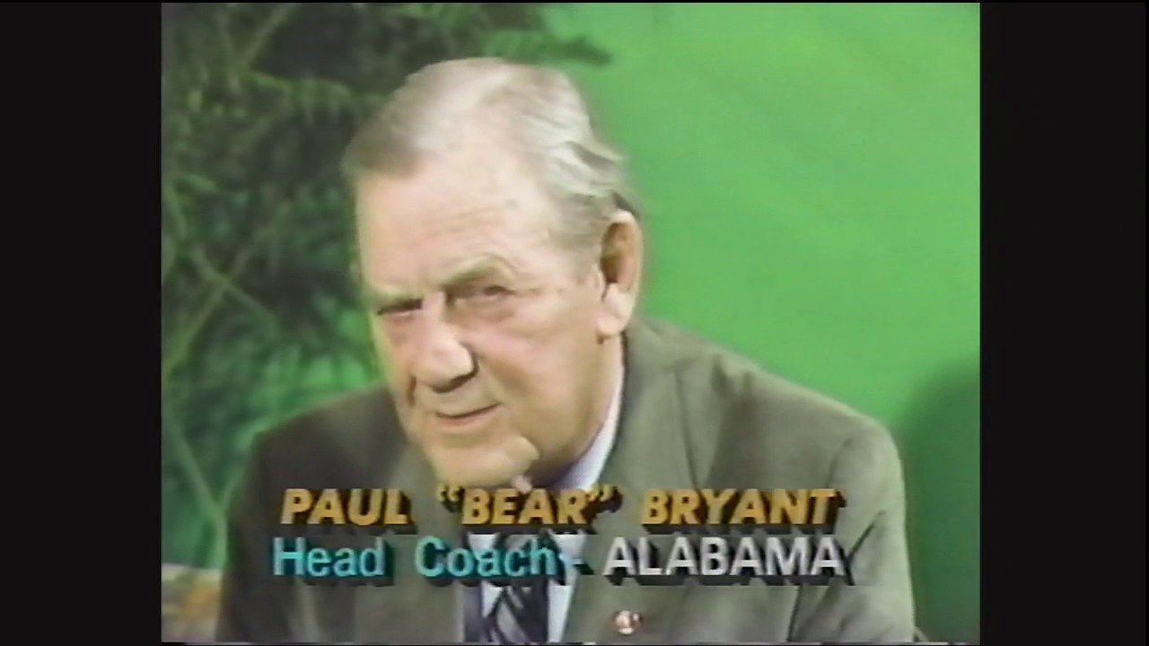 Кит Джексон берет интервью у Беара Брайанта накануне Iron Bowl 1982 года