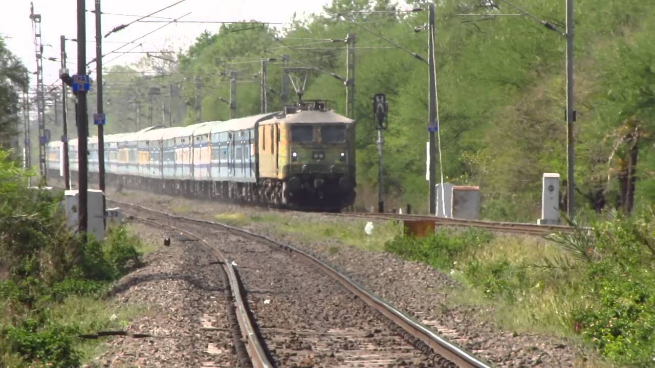 Duronto WAP-7 Sant Kabir Dham Express burns Misrod Outer at 110kmph!