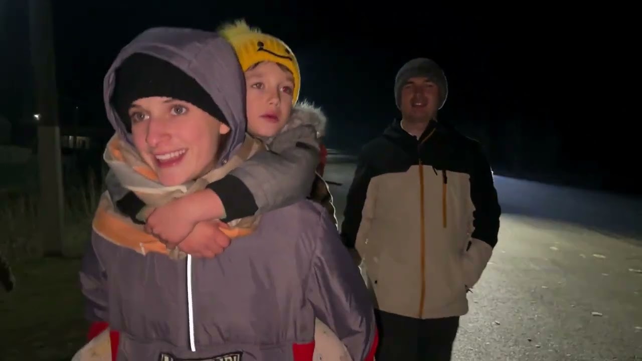 LA Colindat cu TOATĂ FAMILIA 🥳/ Pregătim găinușă și PANDIȘPAN cu Vișină 🎄