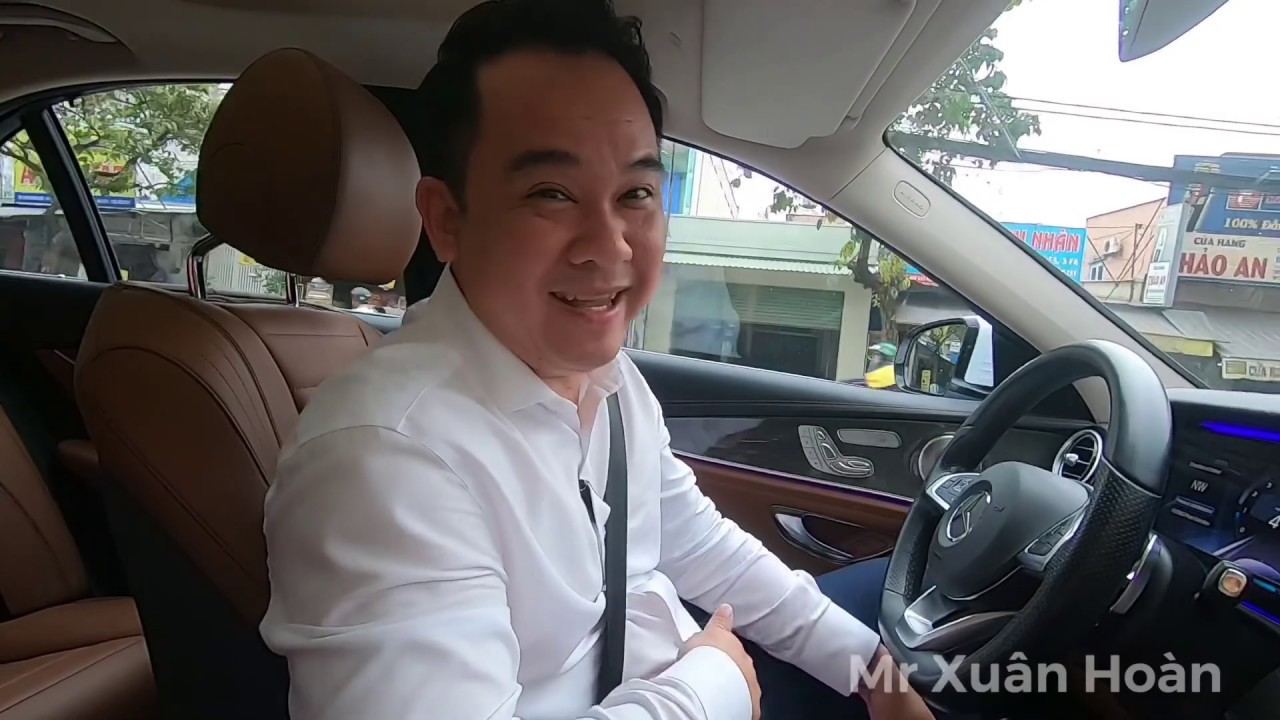 Lần đầu Hoàn lái xe đến tận phim trường để bàn giao xe cho nam ca sĩ 