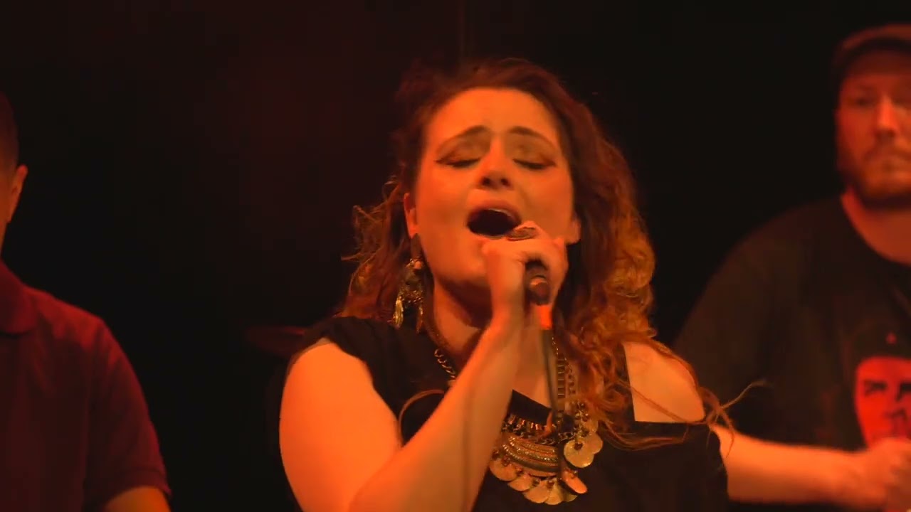 Alissia, the saxs and the guys - Mama's got my mood away (live session@jack/jack)