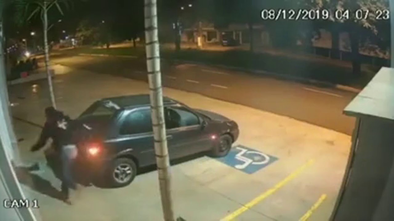Dumb thieves in Brazil try to steal a TV and make fools of themselves - Yakety Sax version