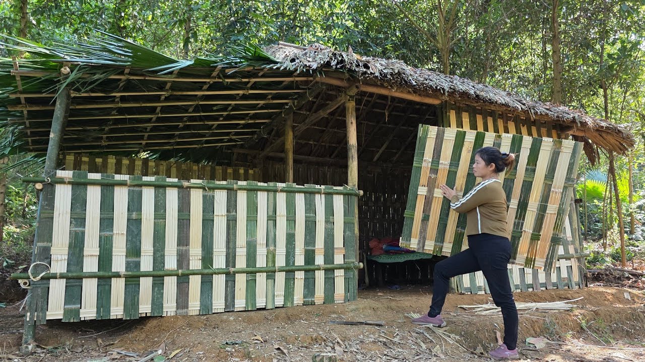 The young girl renovated and turned the abandoned house into a new home. Ly Phuc Ca