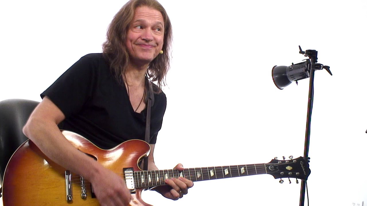 Robben Ford Q&A #5 - Minor vs. Major Pentatonic