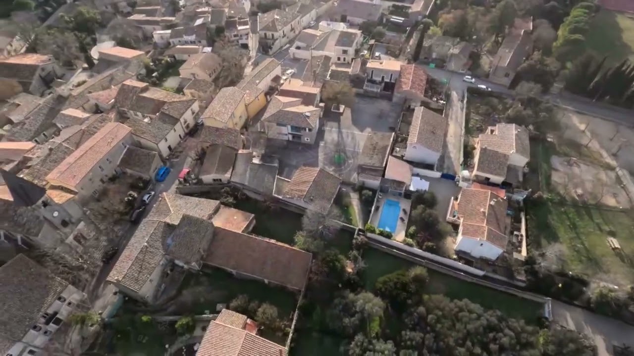 St Bauzille de Montmel vu par cerf-volant