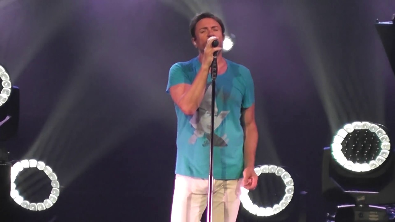 Duran Duran's Simon Lebon dedicates 