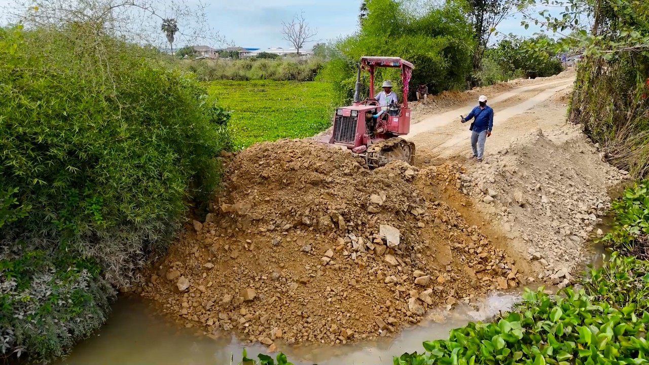 New Project!! Pour Soil Around the Lake to Make a Land Border Use Bulldozer and Dump in Processing