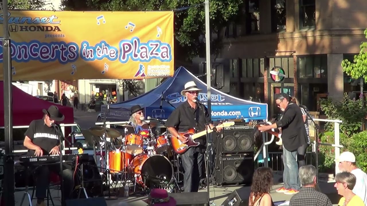 0011 - Louie and the Lovers - Concerts in the Plaza - King City