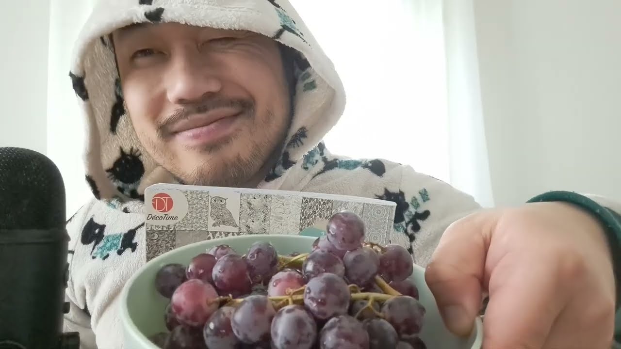 ASMR Grapes (Eating Sounds & Coloring)