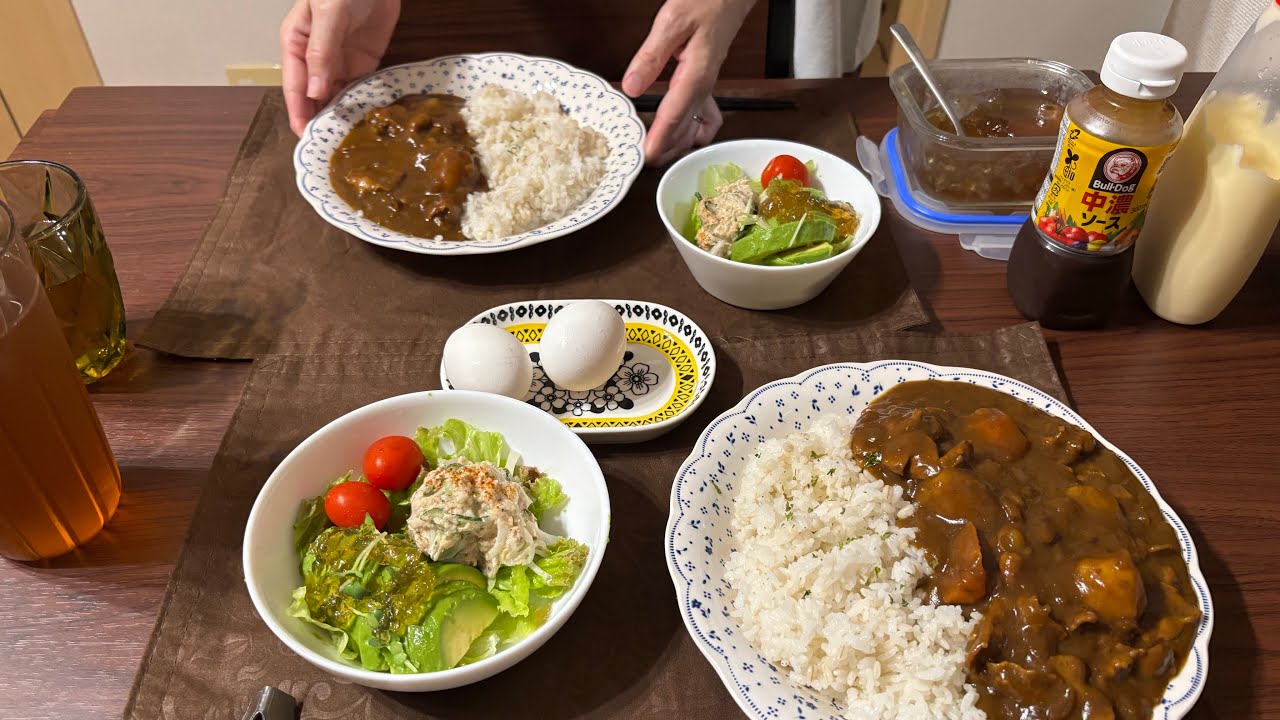 2025年10月4日､5日　普通のカレーを慌ただしくつくる土曜日､洗面所に棚をつけてもらう日曜日。