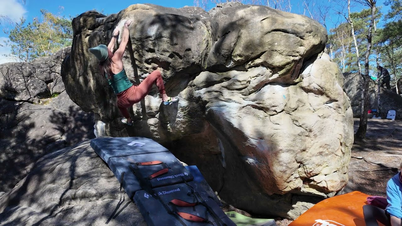Fontainebleau Bouldering - Sa Pelle au Logis, 7a