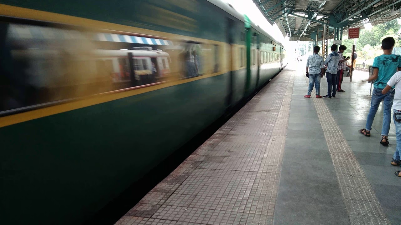 12188 Mumbai CSMT - Jabalpur Garib Rath Skips Mulund