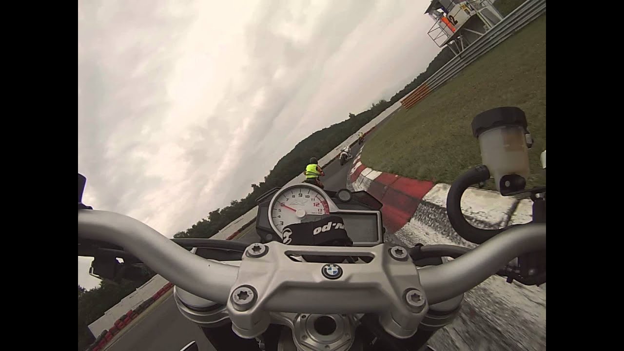 BMW S1000 R ( Rider Tom Dick ) vs. KTM SD 1290 R ( Rider Luca Sammet )