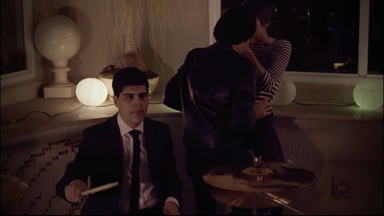 A Olívia - Festa de Merda (Clipe Oficial)