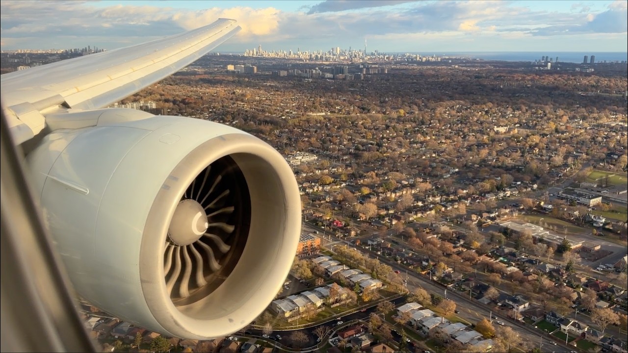 Air Canada Boeing 777-200LR Landing at Toronto Pearson International Airport