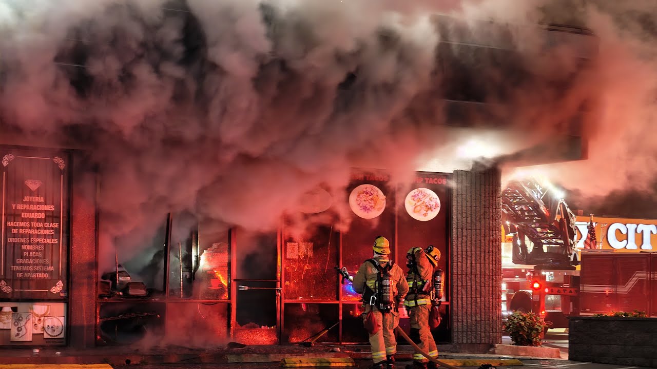 Pre Arrival 2 Alarm Strip Mall Fire In a Taco Restaurant Glendale CA