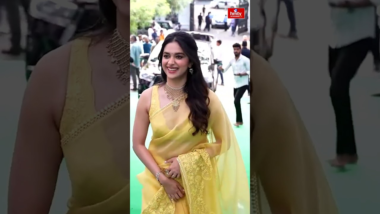 Actress Keerthy Suresh Entry at #VenkyAnil5 - #NKRAR2 Pooja Ceremony |  hmtv