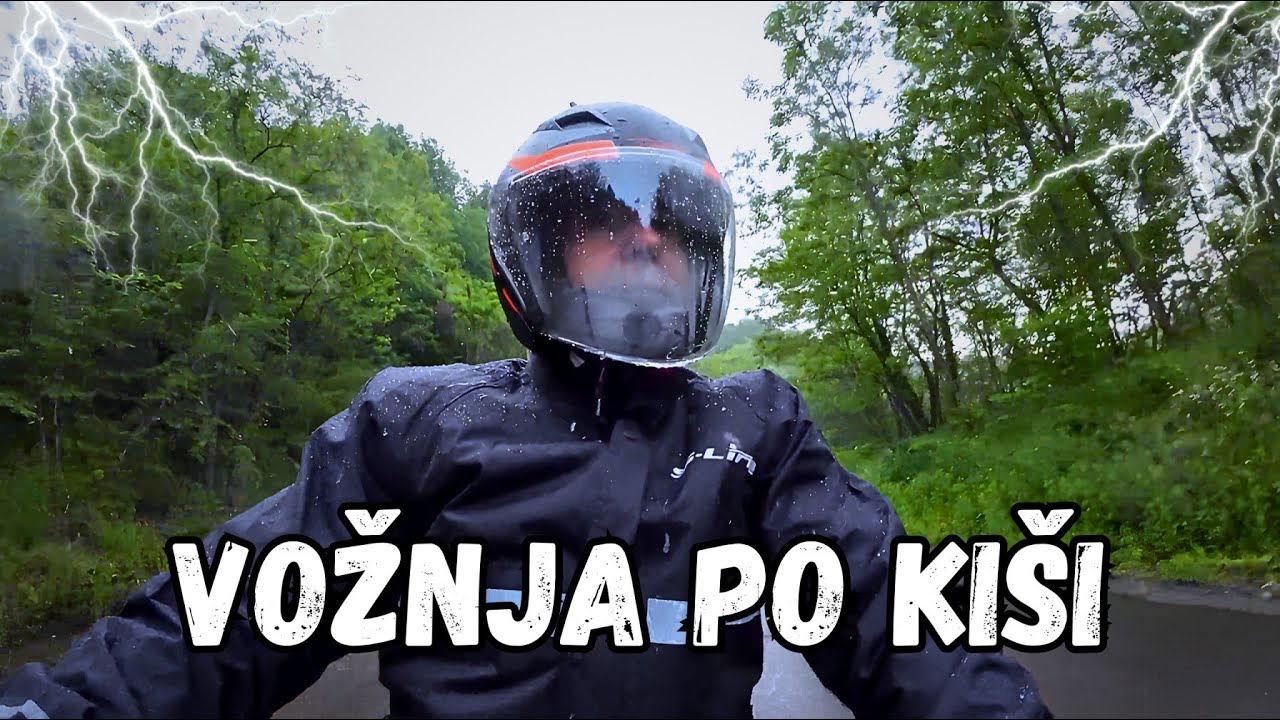 Voznja motora po kisi - Yamaha Majesty 400