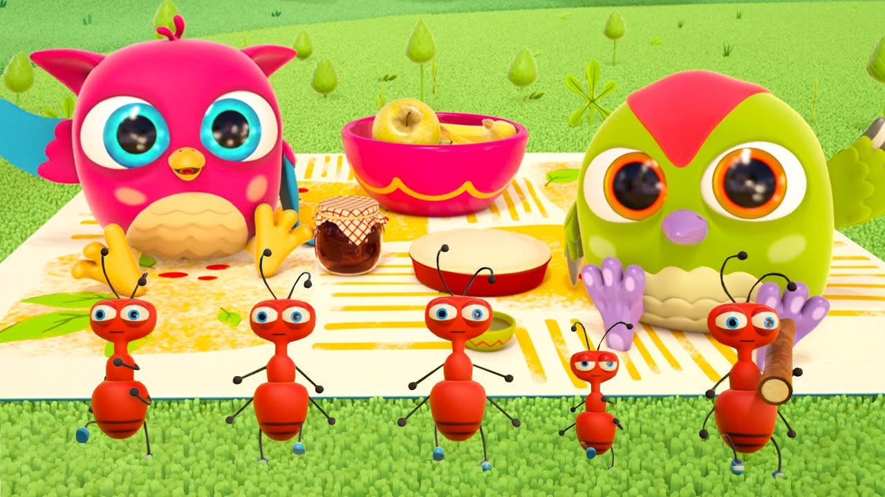 The cute ants are walking across the lawn, and Hop Hop and Pek Pek follow them in a cheerful song.