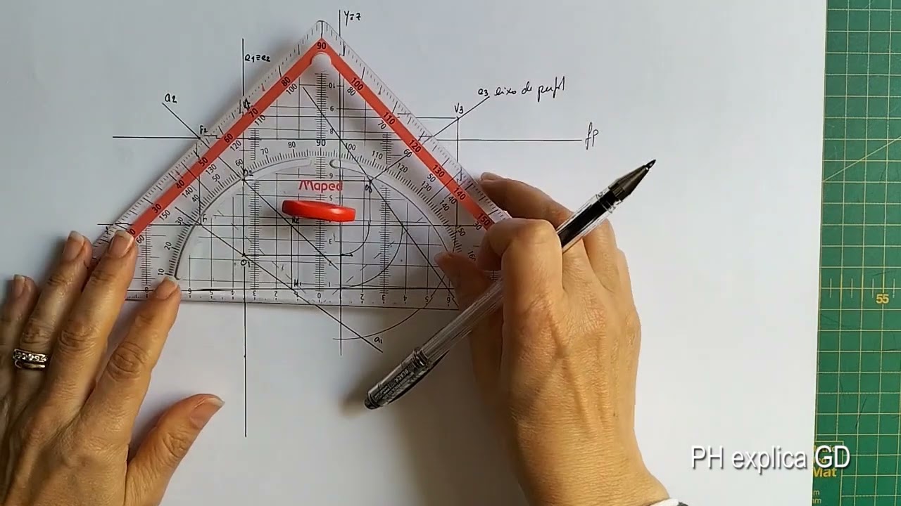 Rebatimento do plano de rampa e marcação do eixo de pirâmides ou a as arestas de prismas