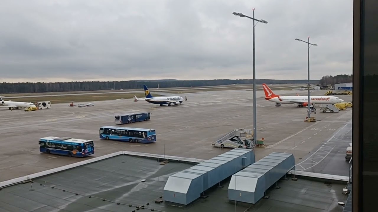 Flughafen Nürnberg, Abhebung Flugzeuge & Flughafen Terminal. ( Inklusiv ) U Bahn Fahrt. 22.01.2023.