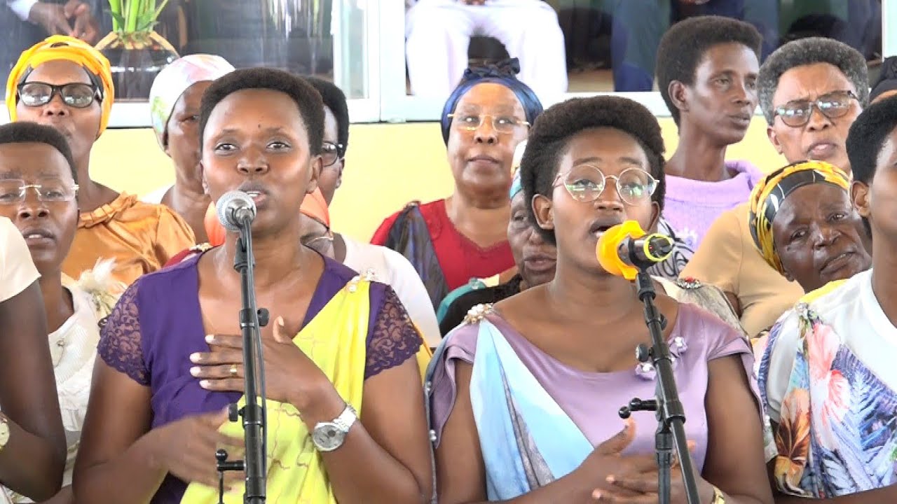 BANA BANJE NDABAKUNDA// Chorale y'Abamama - Pentecôte Ntahangwa