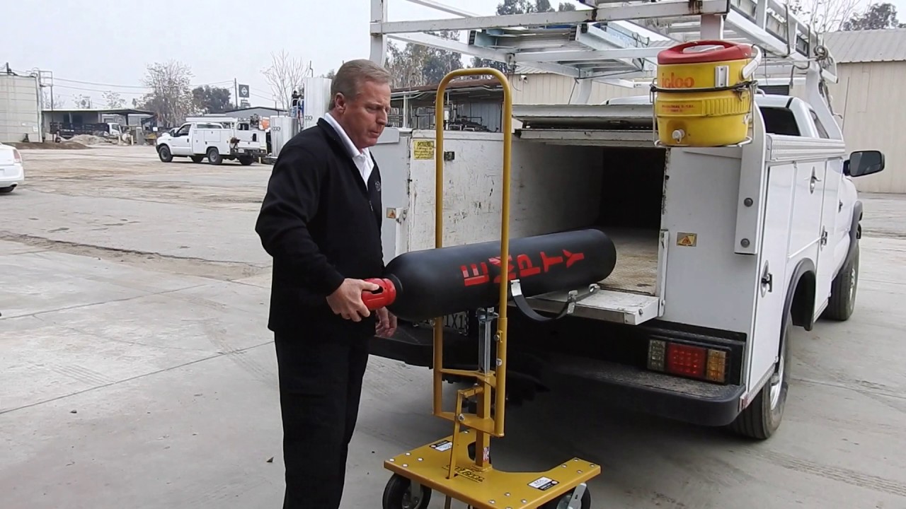 Handling Cylinders with the ECL (Ergonomic Cylinder Lift)