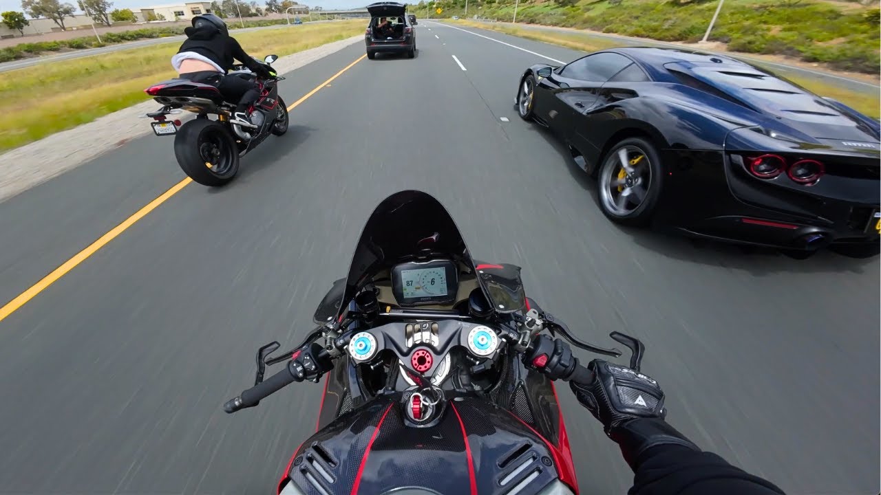 Panigale V4R встречает быстрый Ferrari!
