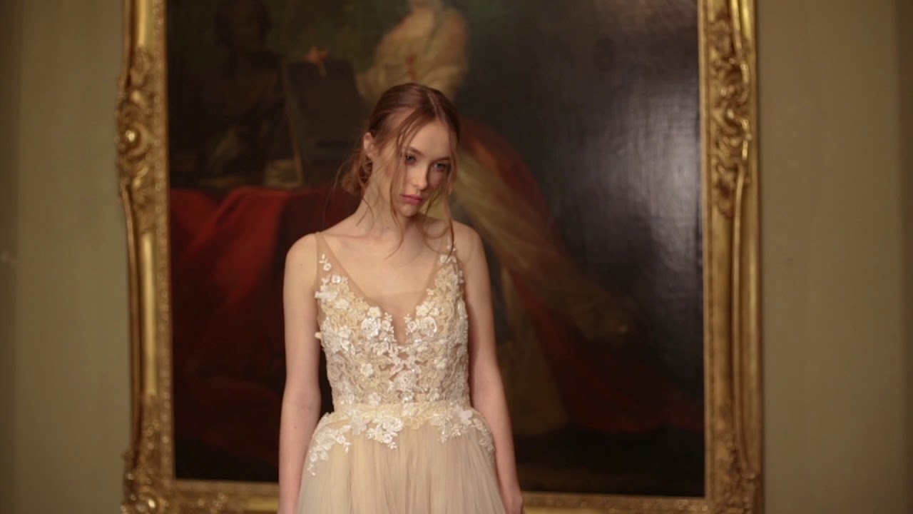 Daniella - The airy unique wedding dress \\ Anna Skoblikova