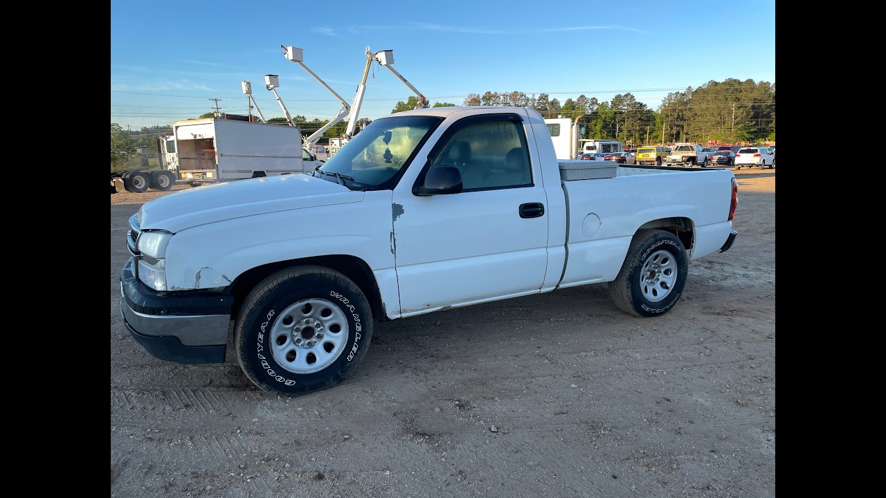 2005 Chevrolet Silverado 1500 2 Door Regular Cab Pickup Truck (226,779 Miles)