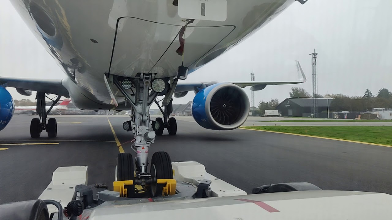 Novair Airbus A321-251N

Pushback at Aalborg Airport