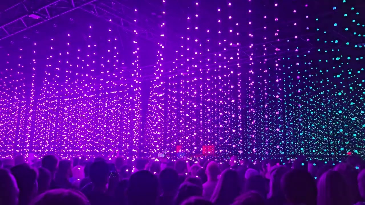 Four Tet - Two Thousand and Seventeen (Live)