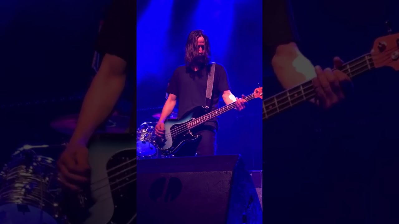 Keanu Reeves and Dogstar covering the Cure’s “Just like Heaven”🎸