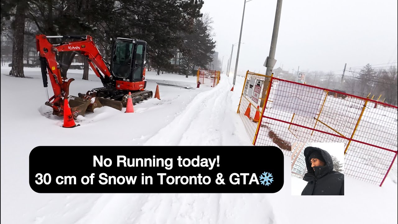 30cm of Snow Hits Toronto & GTA ❄️ | Winter Storm Begins